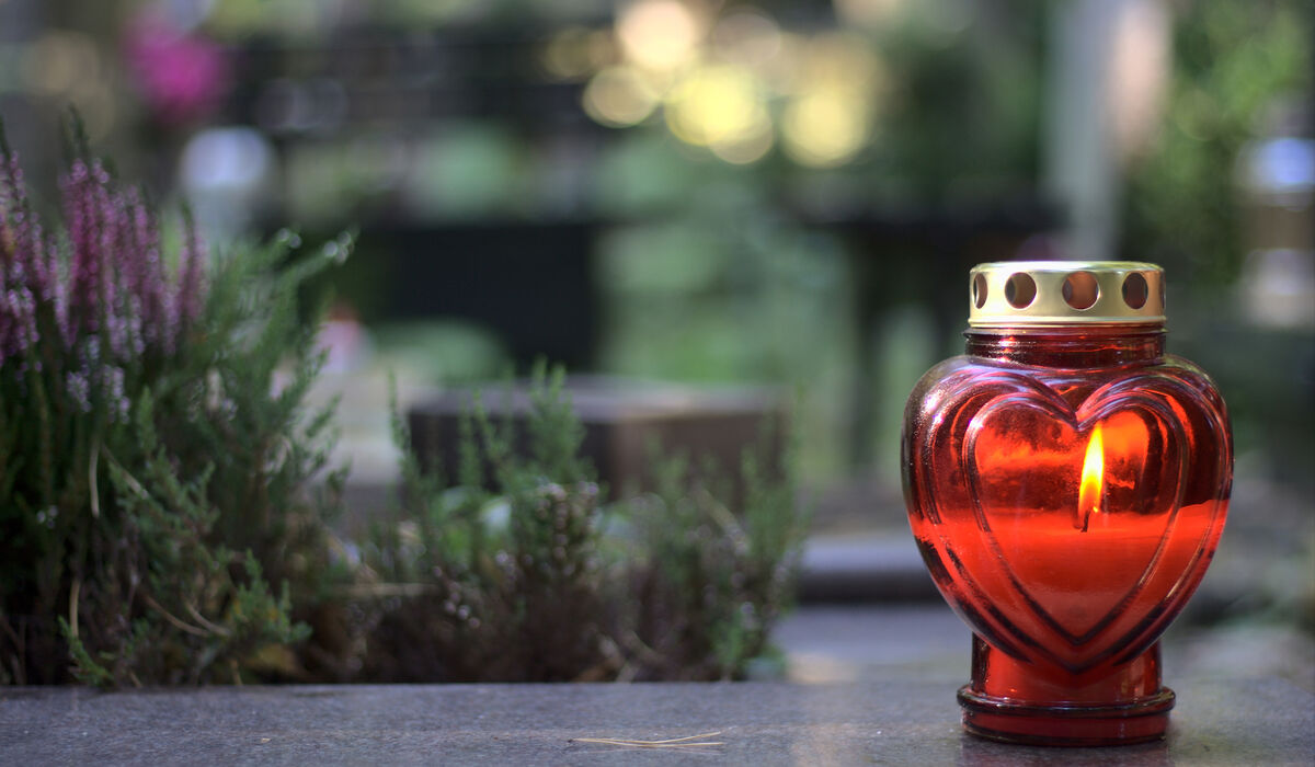 Titelbild - Was tun im Trauerfall?